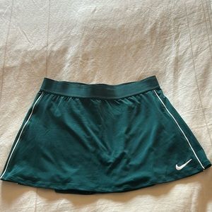 Nike tennis skirt. Size M. Slim fit. Jewel tone green color